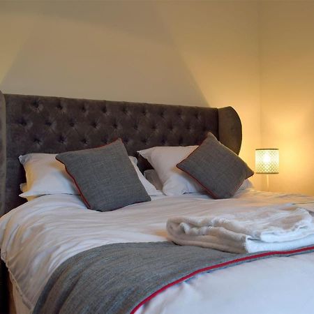 Courtyard Holiday Apartments Інверкитінг Екстер'єр фото