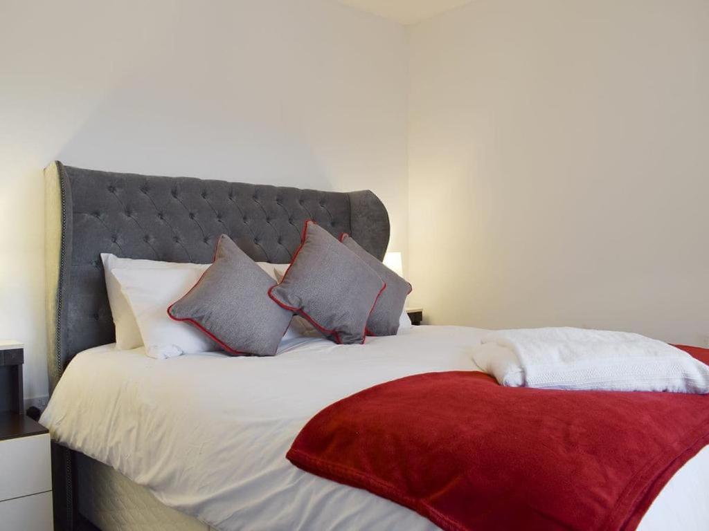 Courtyard Holiday Apartments Інверкитінг Екстер'єр фото