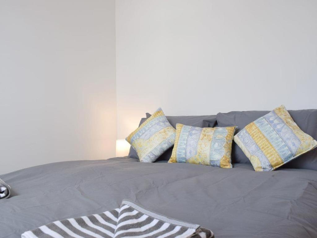 Courtyard Holiday Apartments Інверкитінг Екстер'єр фото