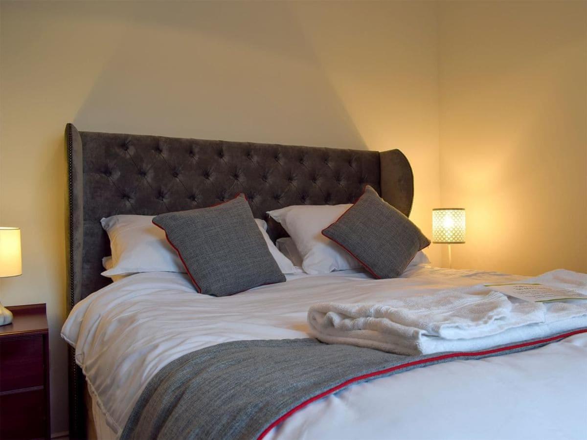 Courtyard Holiday Apartments Інверкитінг Екстер'єр фото